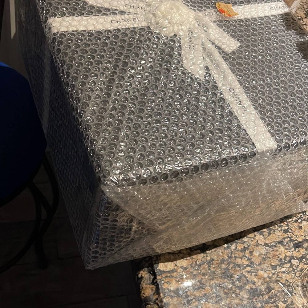 Chanel xxl airline flap bag - Picture 2 of 2
